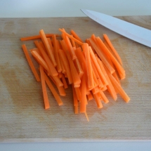 wortels fijn snijden